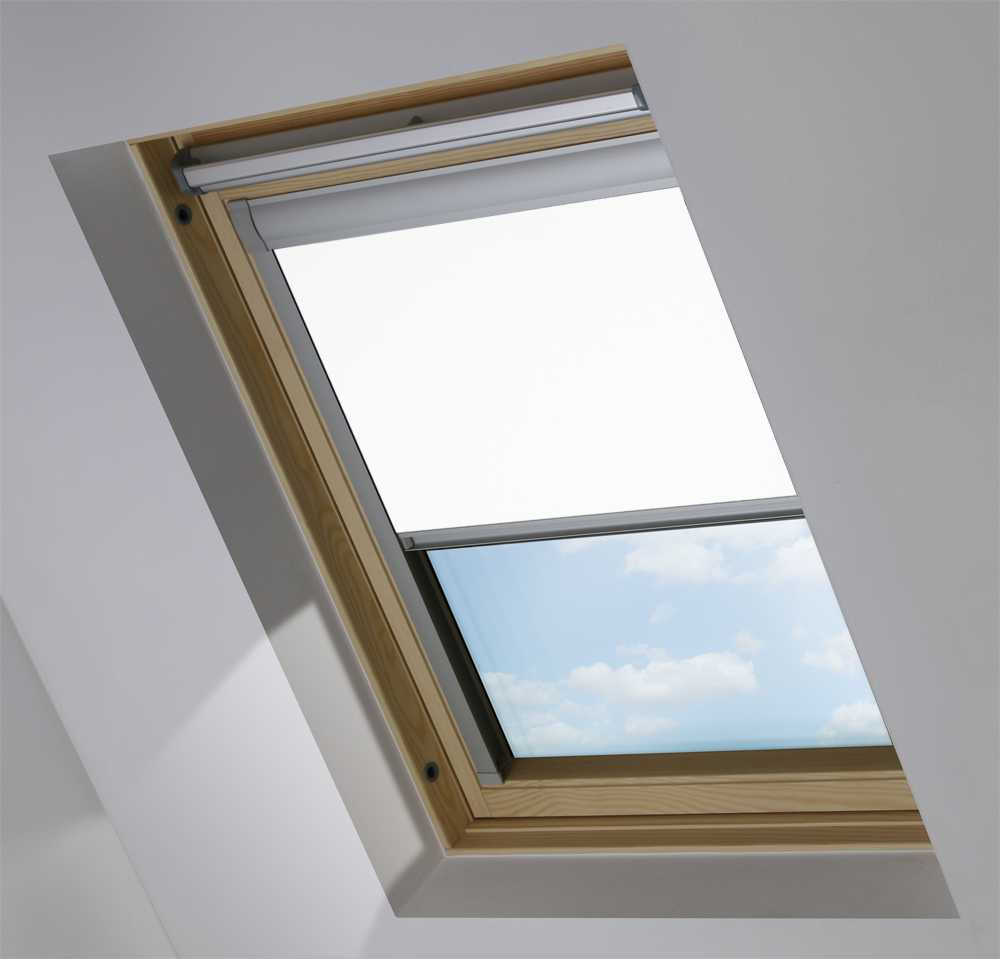 Made-To-Measure Premium Skylight Blind in Blossom White Blackout