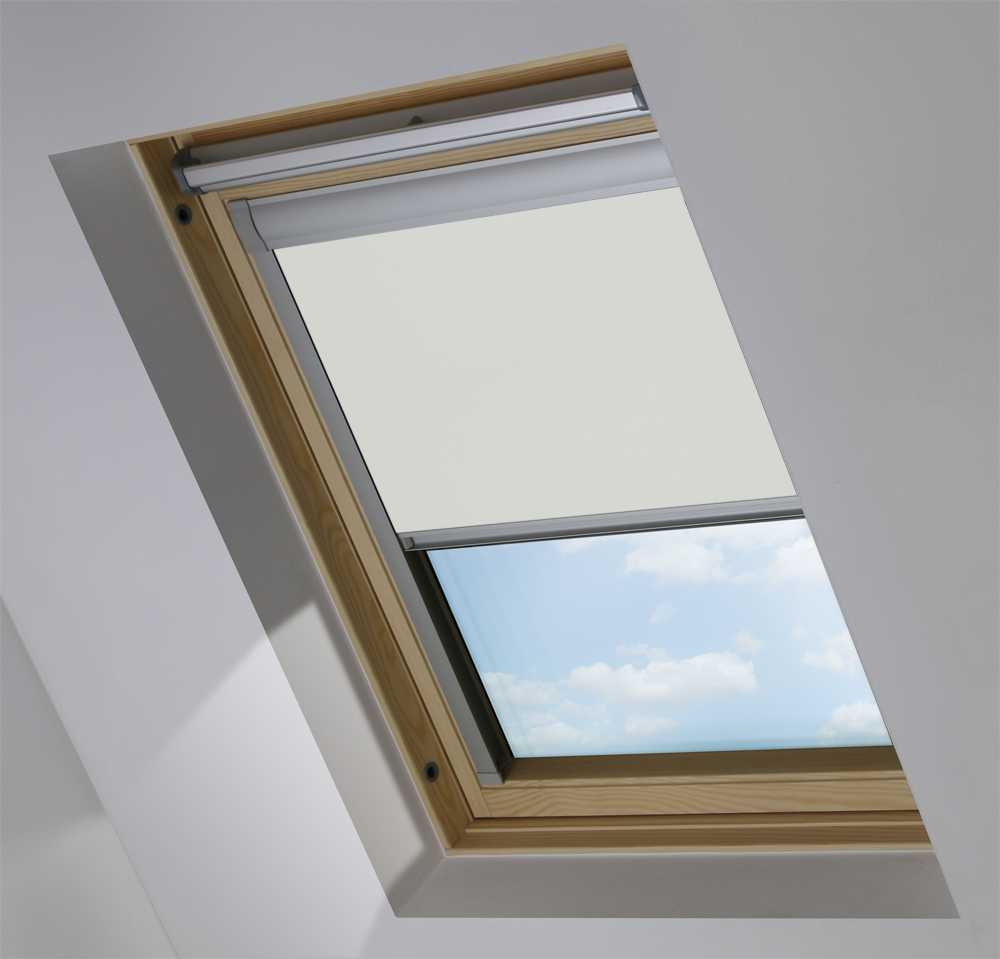 Made-To-Measure Premium Skylight Blind in Light Grey Blackout